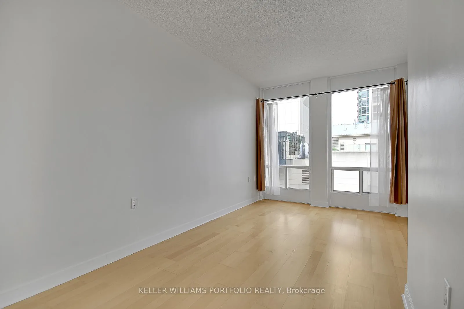 Photo 7 of Unit 1204, 85 Bloor Street E, Toronto, Waterfront Communities — HOMEH