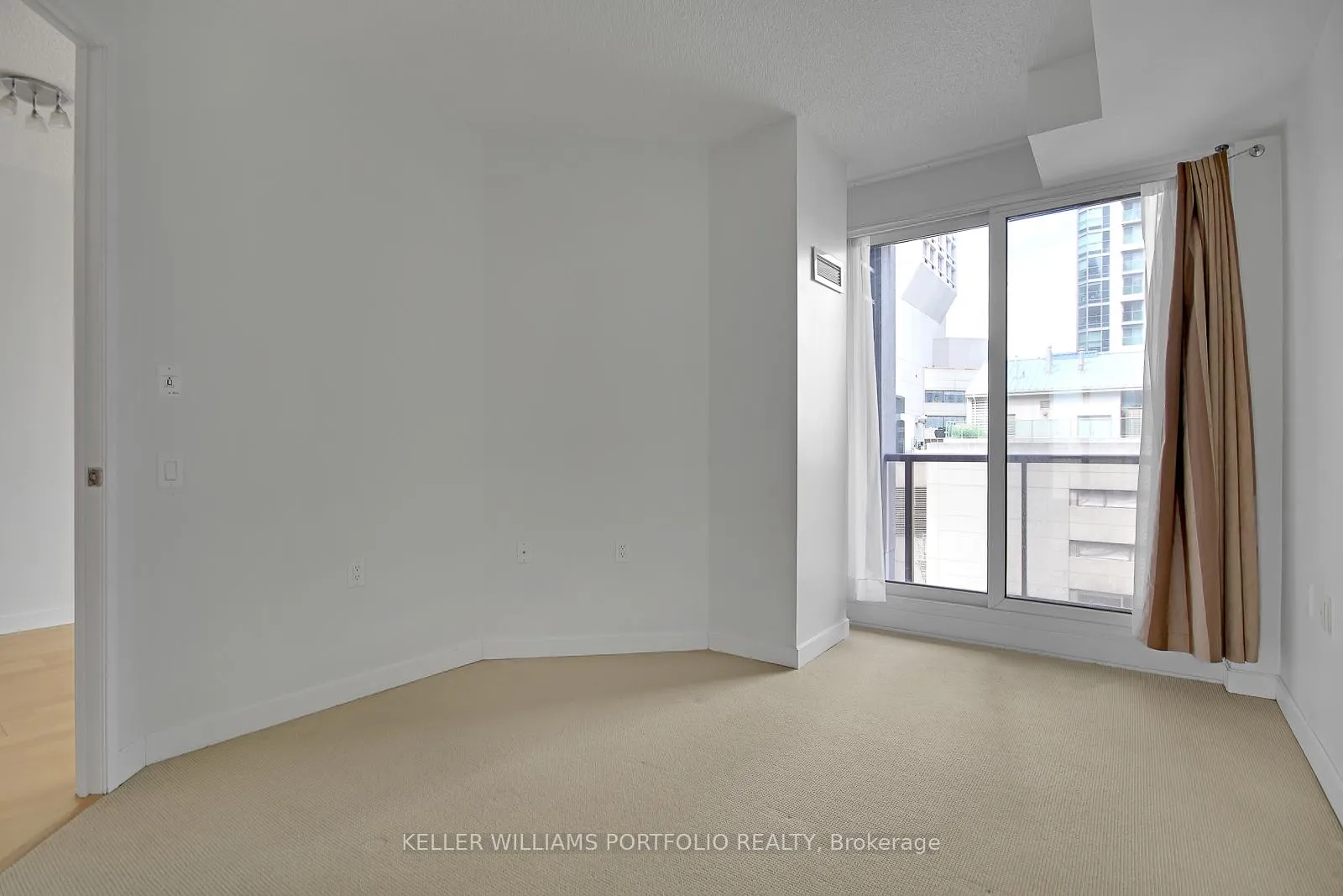 Photo 13 of Unit 1204, 85 Bloor Street E, Toronto, Waterfront Communities — HOMEH