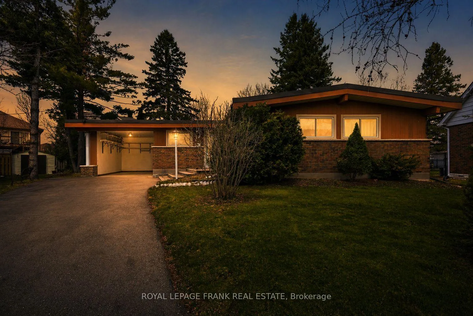 Photo 1 of 30 Maple Crescent, Kawartha Lakes, Lindsay — HOMEH