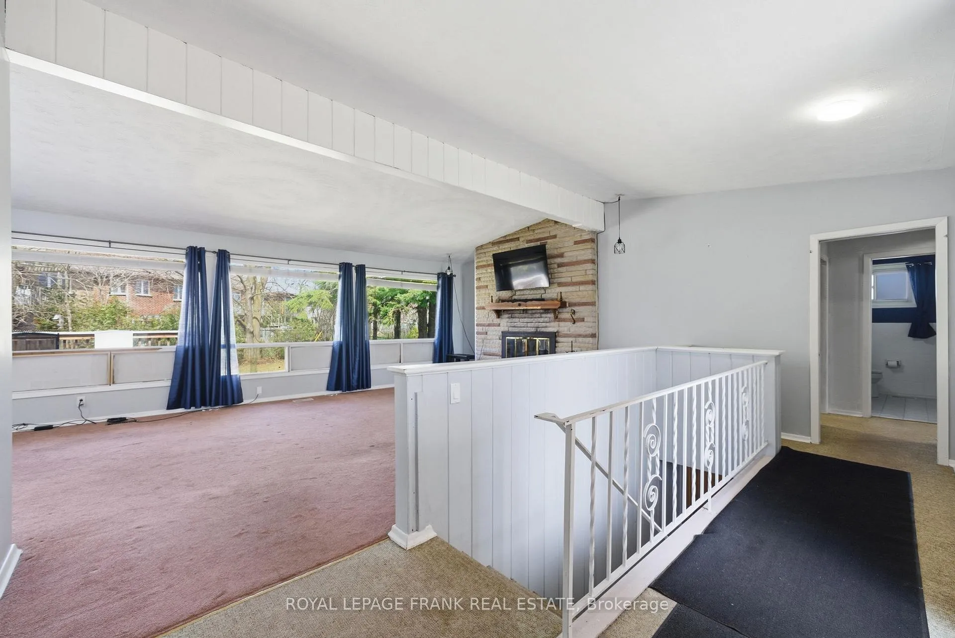 Photo 9 of 30 Maple Crescent, Kawartha Lakes, Lindsay — HOMEH