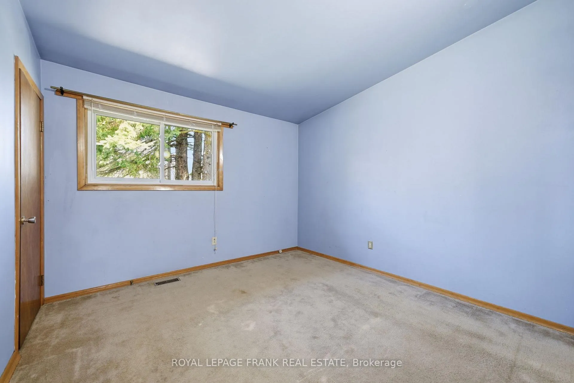 Photo 21 of 30 Maple Crescent, Kawartha Lakes, Lindsay — HOMEH