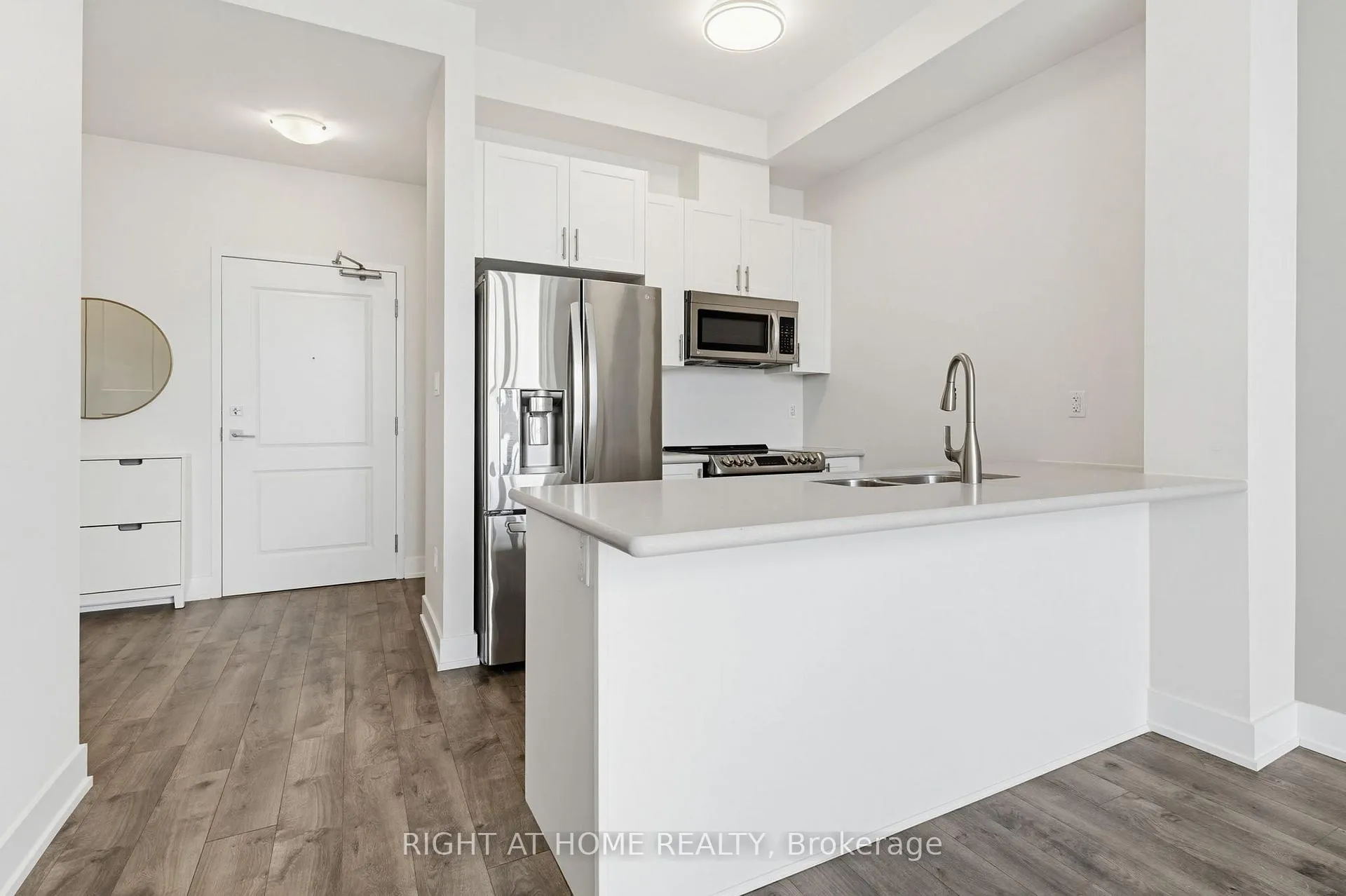 Photo 4 of Unit 623, 101 Shoreview Place, Hamilton, Lakeshore — HOMEH