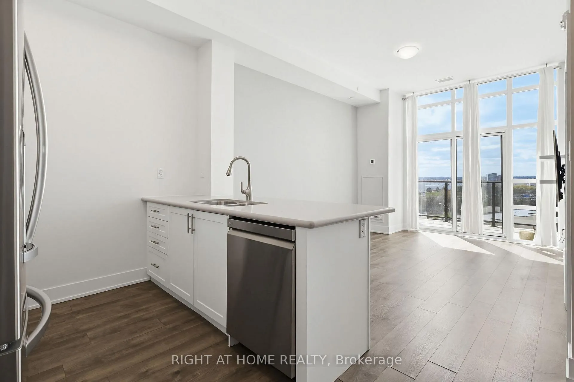 Photo 6 of Unit 623, 101 Shoreview Place, Hamilton, Lakeshore — HOMEH