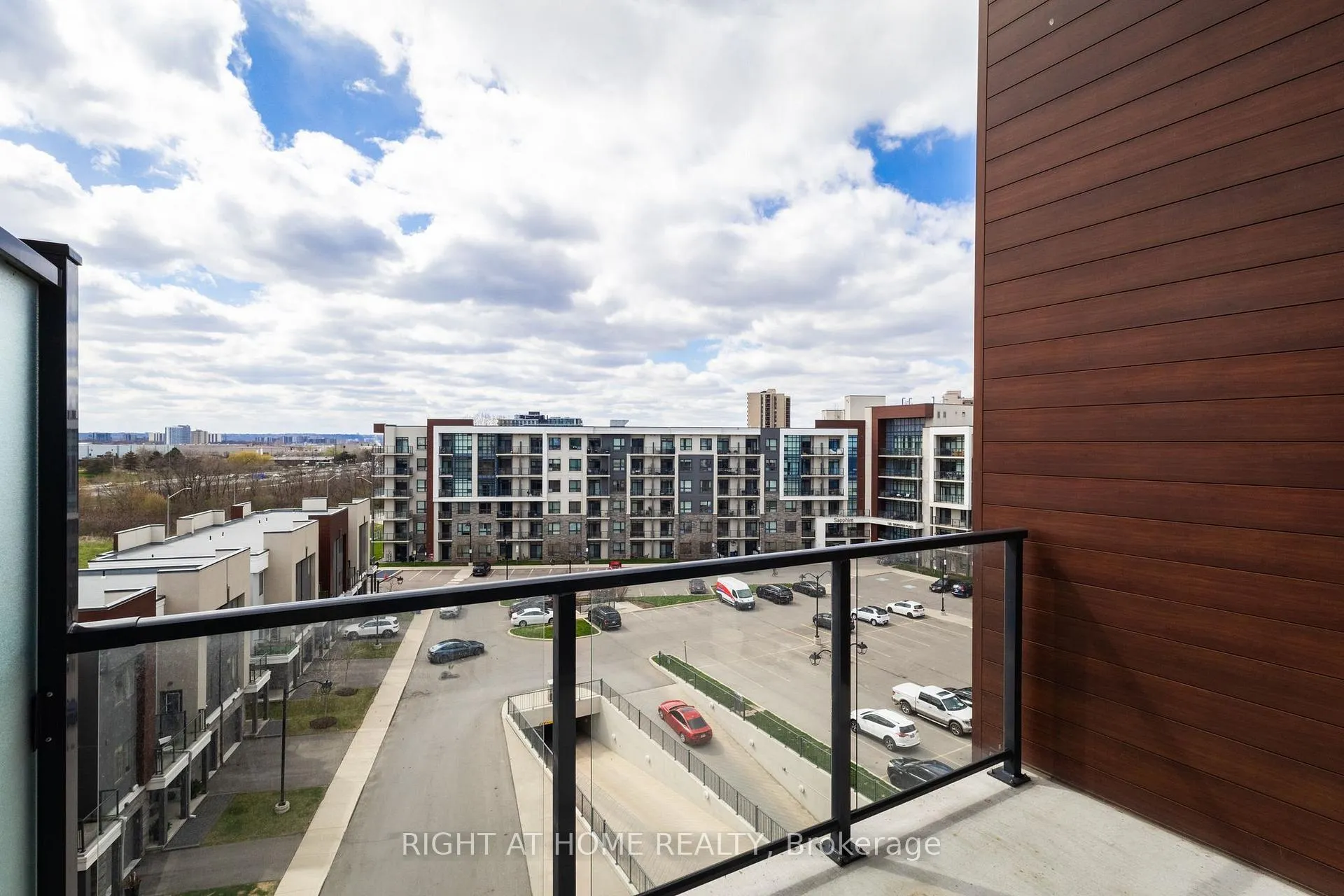 Photo 8 of Unit 623, 101 Shoreview Place, Hamilton, Lakeshore — HOMEH