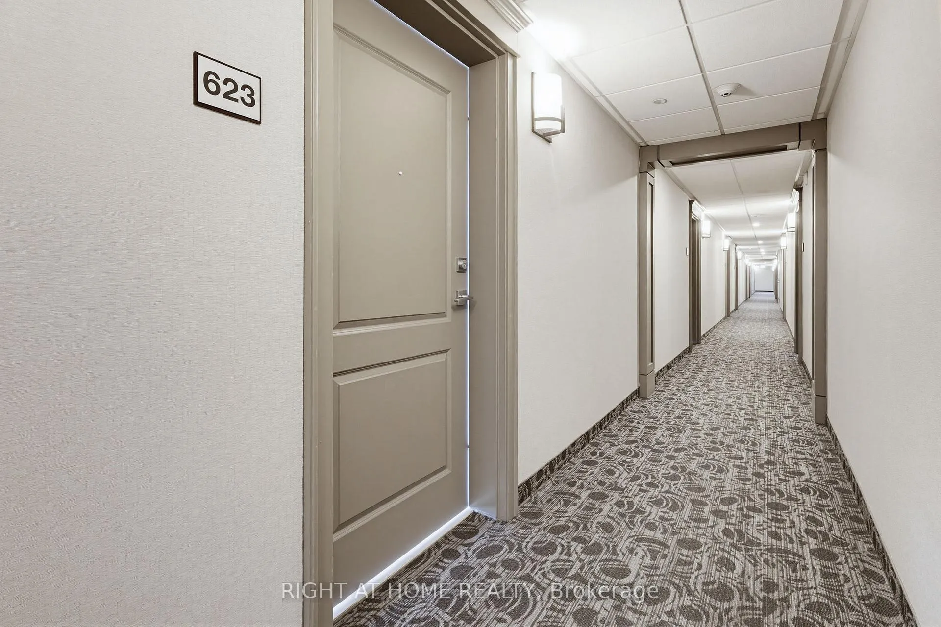 Photo 9 of Unit 623, 101 Shoreview Place, Hamilton, Lakeshore — HOMEH