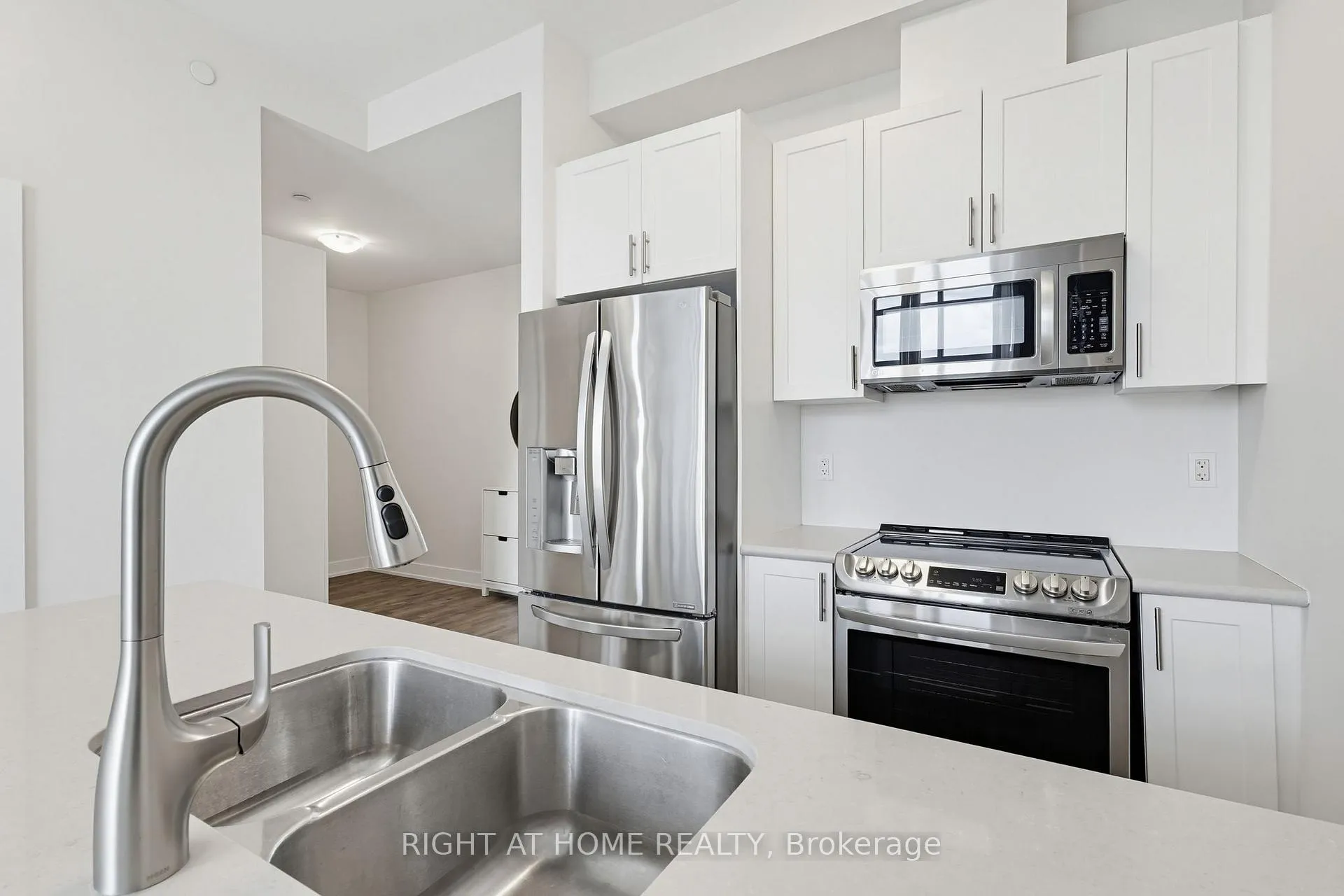 Photo 10 of Unit 623, 101 Shoreview Place, Hamilton, Lakeshore — HOMEH