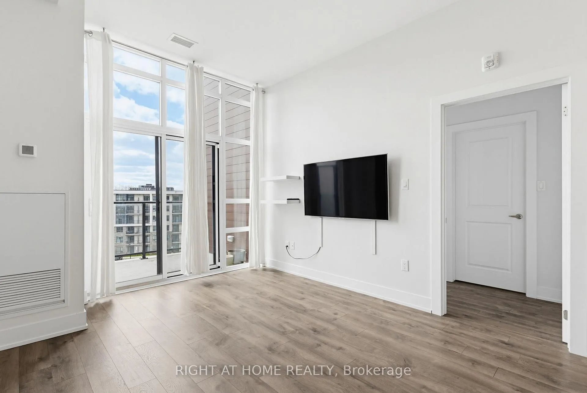 Photo 12 of Unit 623, 101 Shoreview Place, Hamilton, Lakeshore — HOMEH