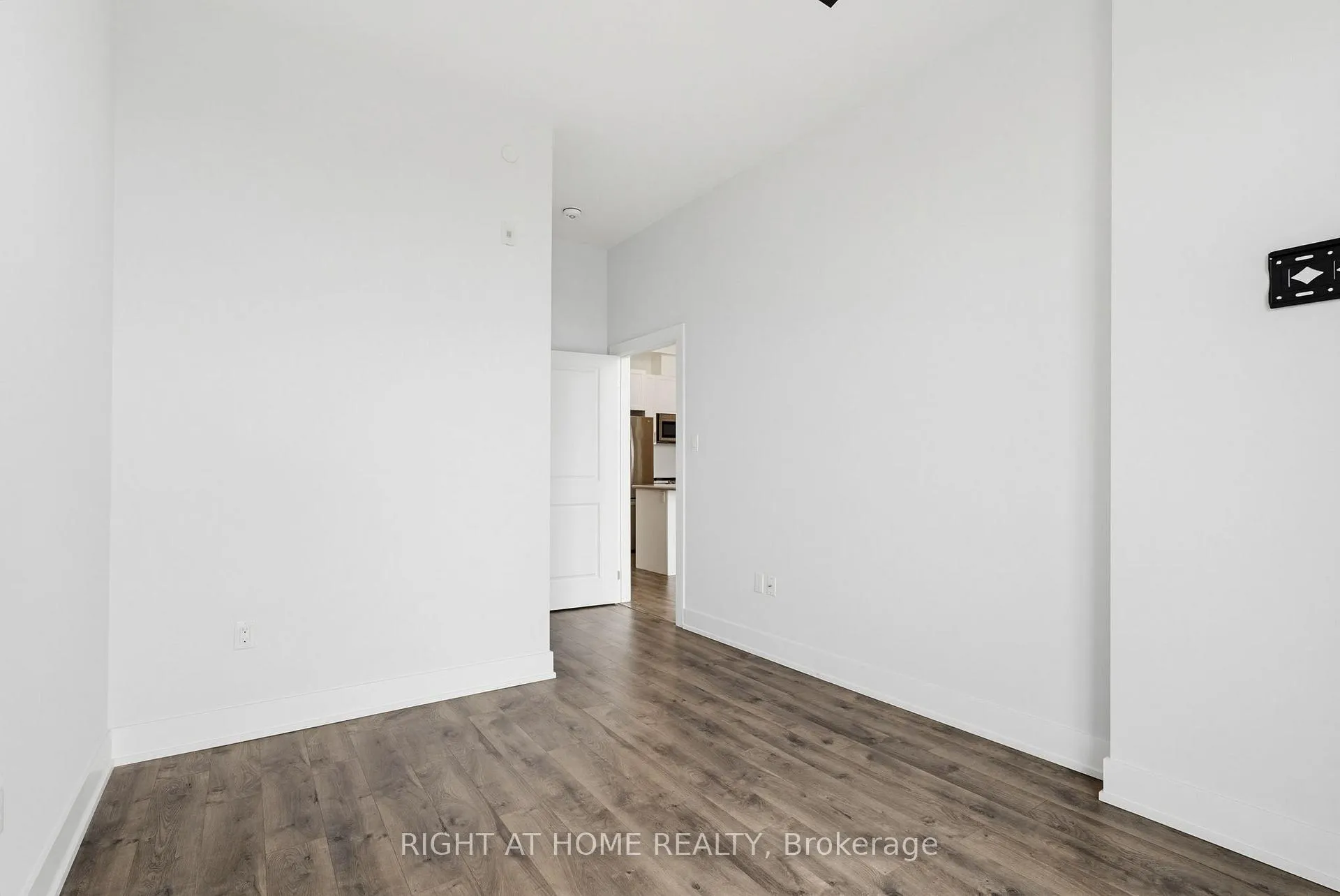 Photo 19 of Unit 623, 101 Shoreview Place, Hamilton, Lakeshore — HOMEH
