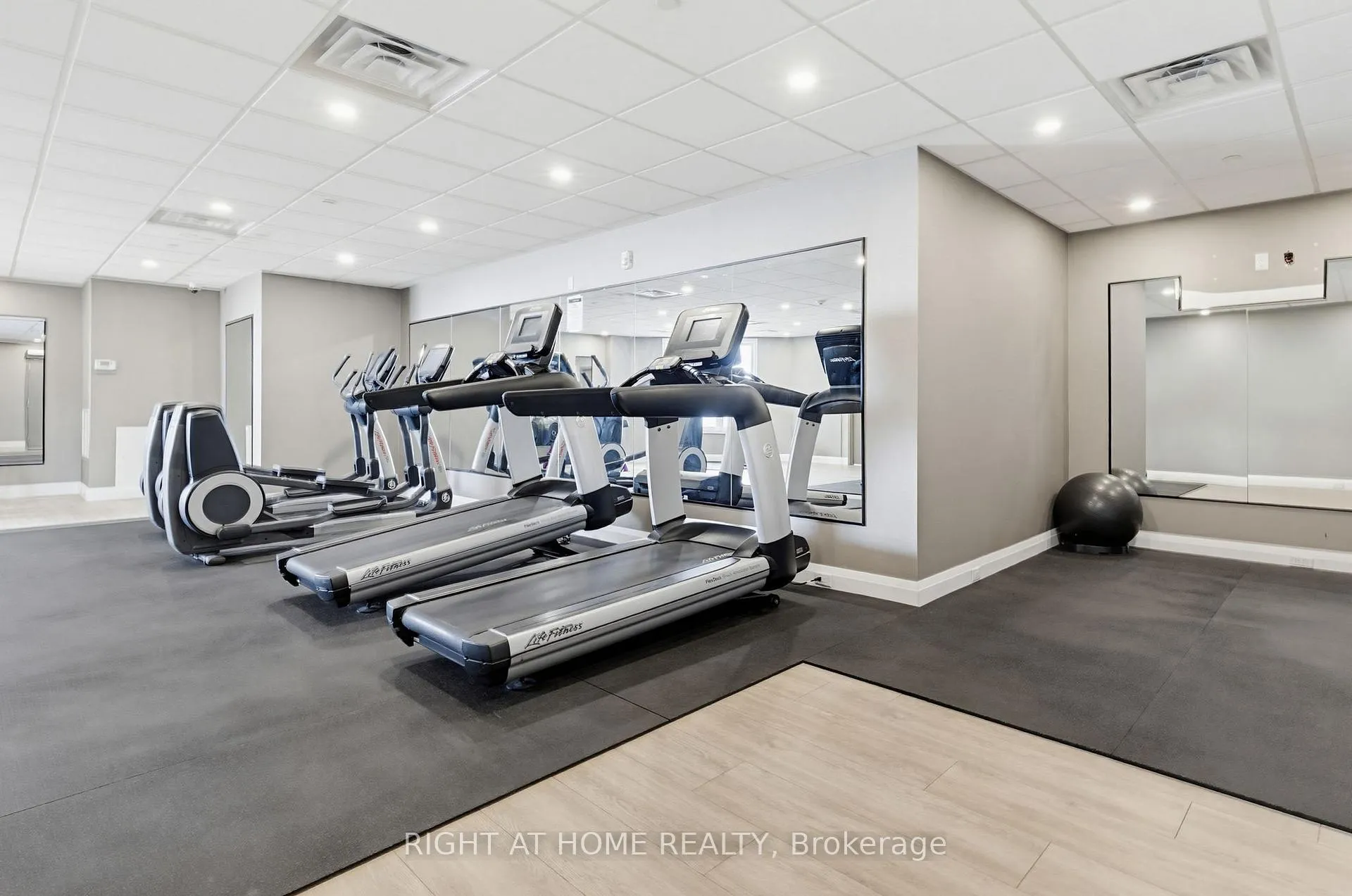 Photo 30 of Unit 623, 101 Shoreview Place, Hamilton, Lakeshore — HOMEH