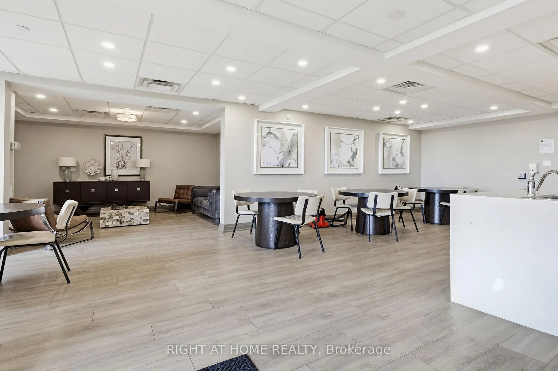 Photo 32 of Unit 623, 101 Shoreview Place, Hamilton, Lakeshore — HOMEH