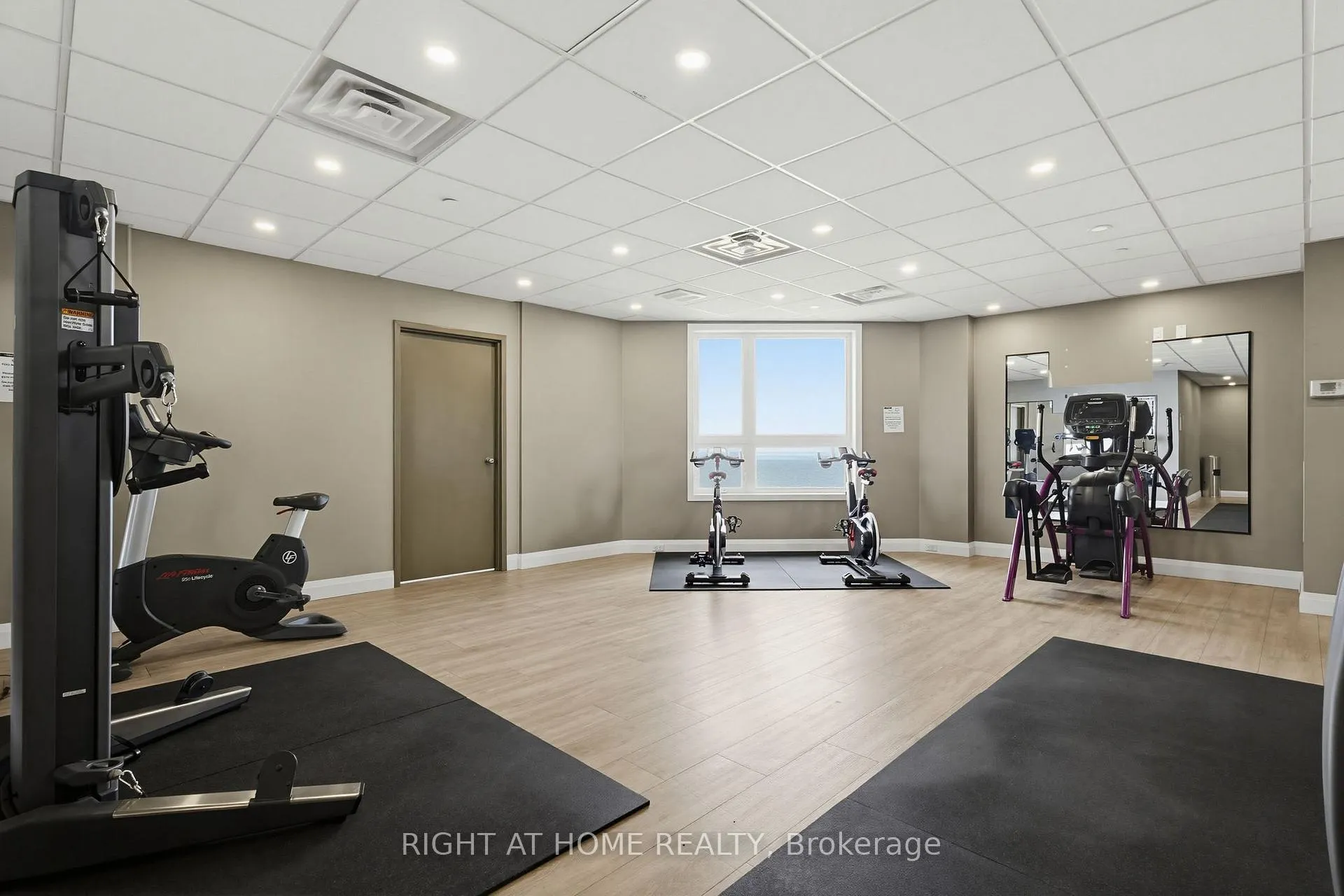 Photo 37 of Unit 623, 101 Shoreview Place, Hamilton, Lakeshore — HOMEH