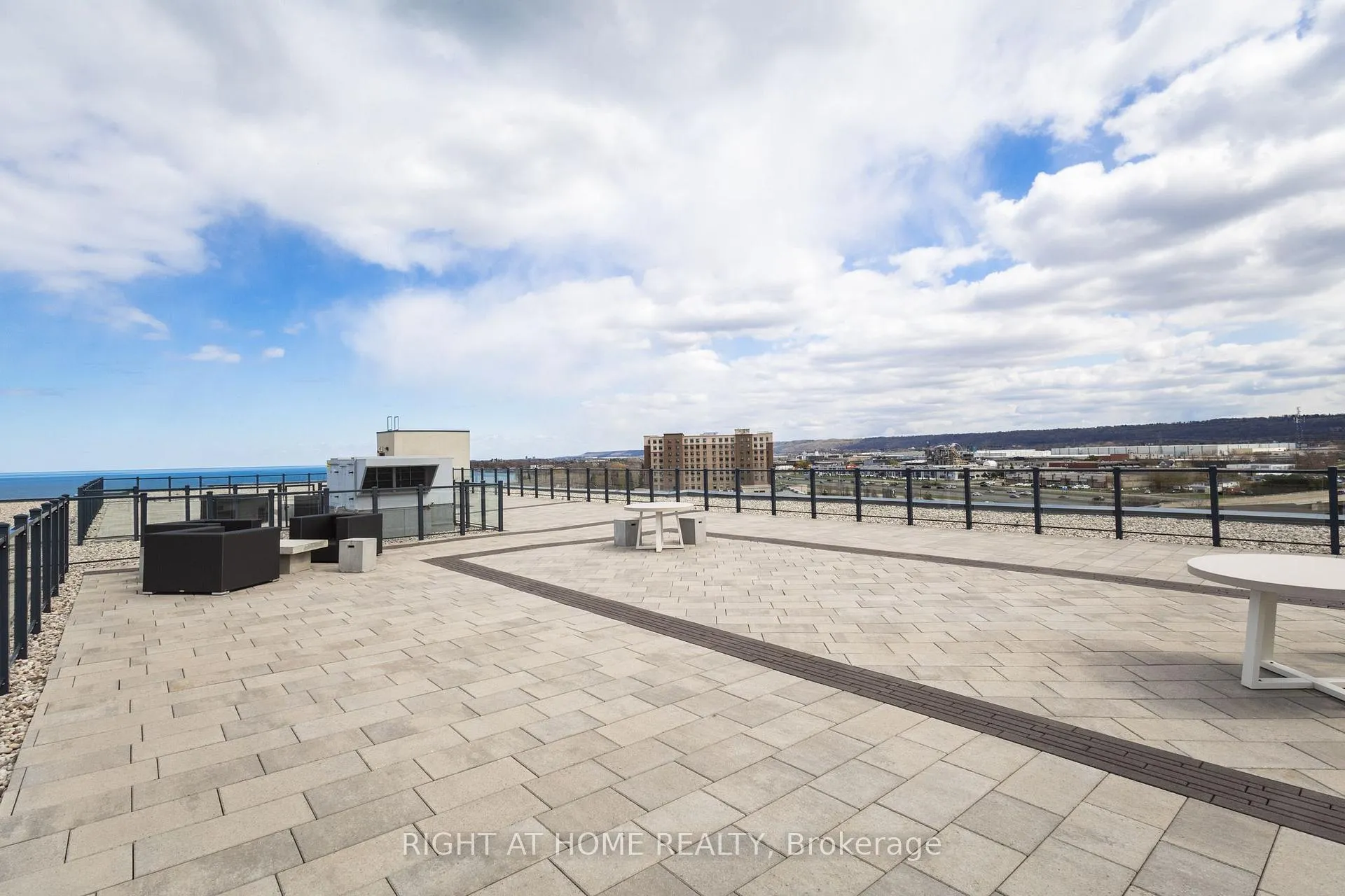 Photo 40 of Unit 623, 101 Shoreview Place, Hamilton, Lakeshore — HOMEH