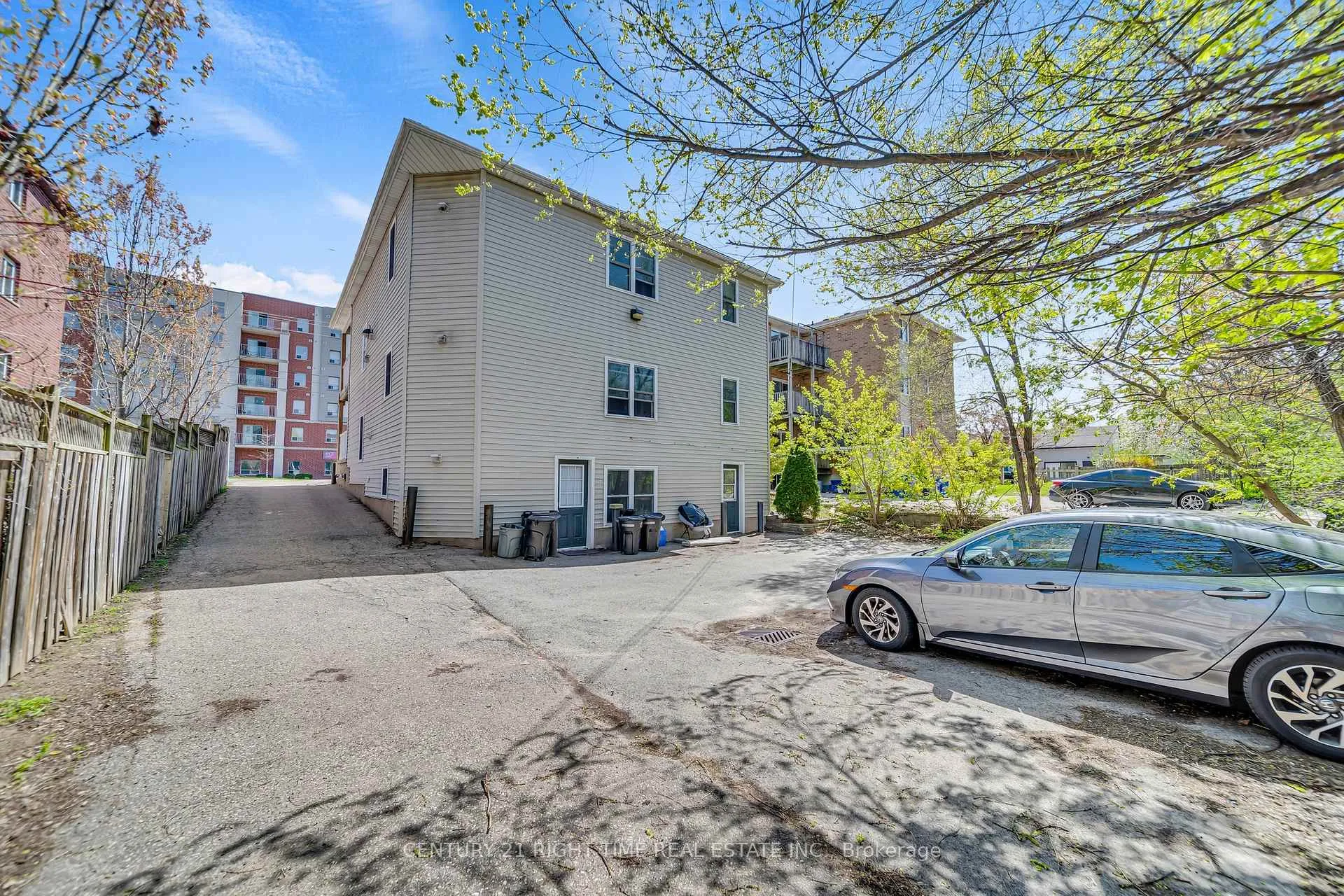 Photo 3 of 24 columbia Street, Kitchener — HOMEH