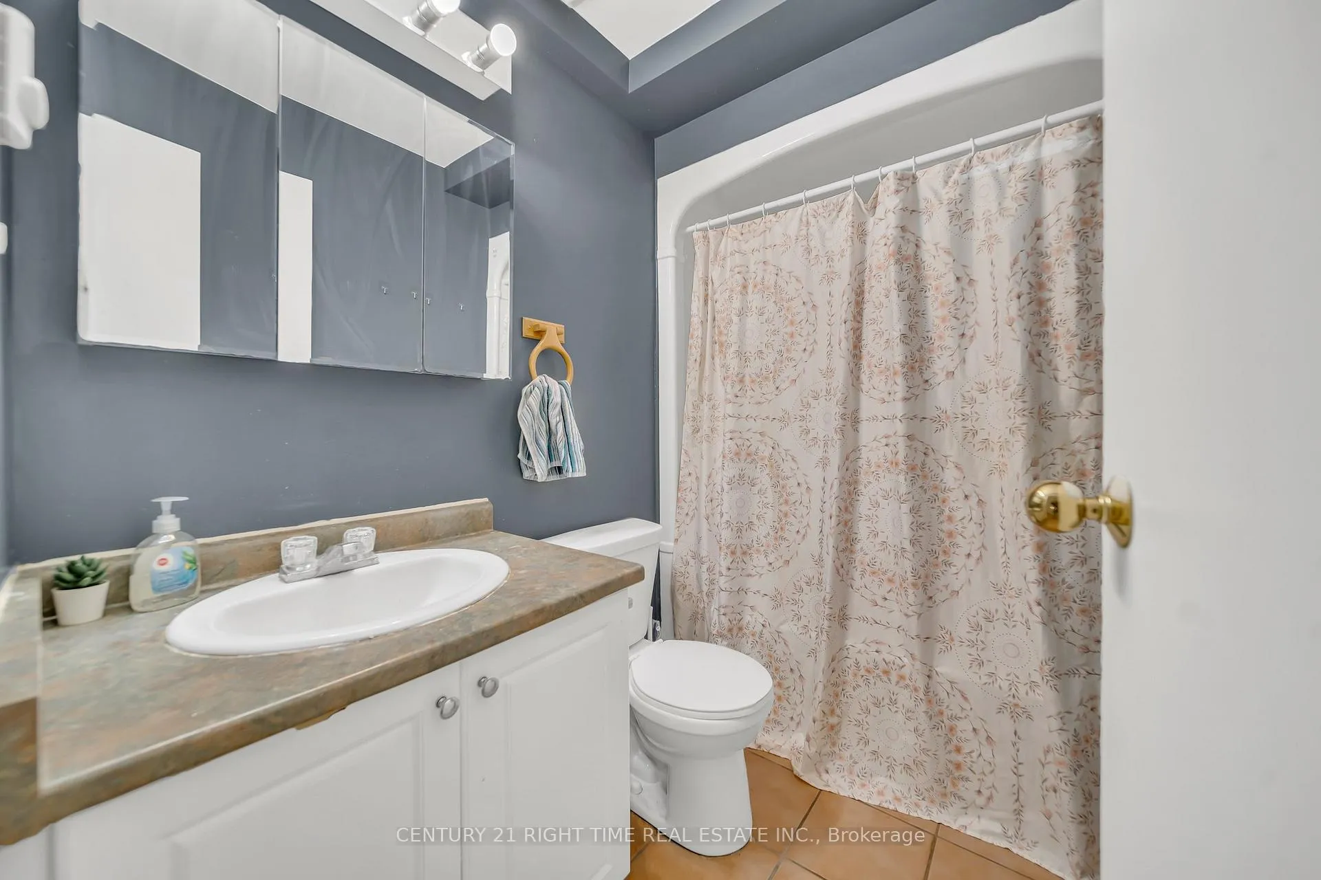 Photo 8 of 24 columbia Street, Kitchener — HOMEH