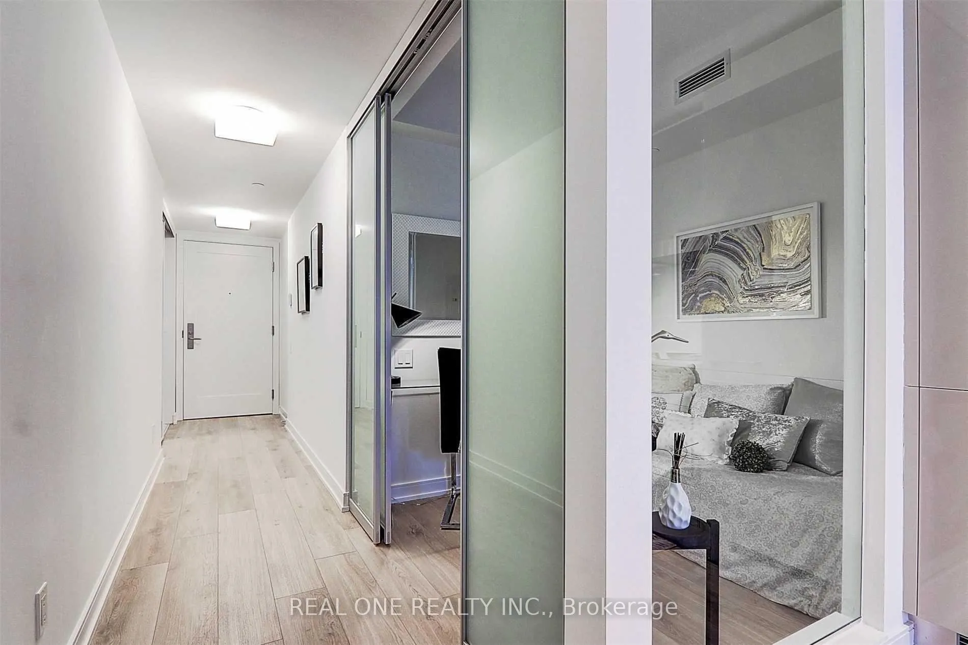 Photo 6 of Unit 514, 3 Gloucester Street, Toronto, Church-Yonge Corridor — HOMEH