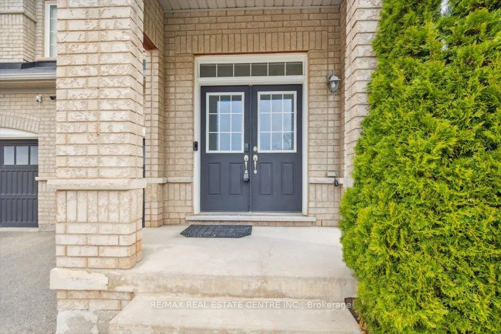 Photo 4 of 37 Interlude Drive, Brampton, Credit Valley — HOMEH