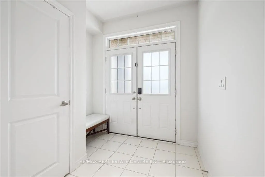 Photo 5 of 37 Interlude Drive, Brampton, Credit Valley — HOMEH