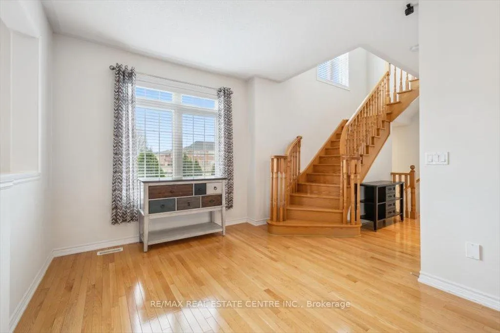 Photo 8 of 37 Interlude Drive, Brampton, Credit Valley — HOMEH