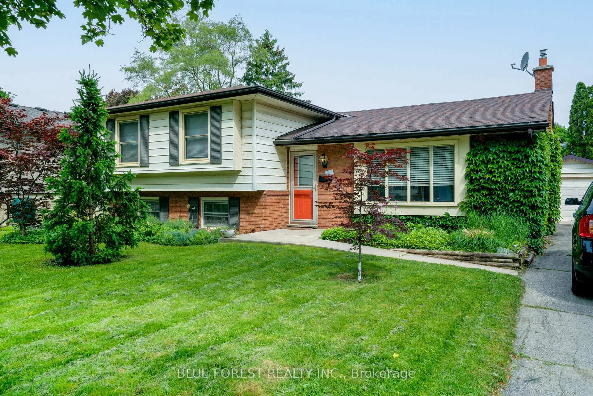 Photo 2 of 62 Glenburnie Crescent, London, North H — HOMEH