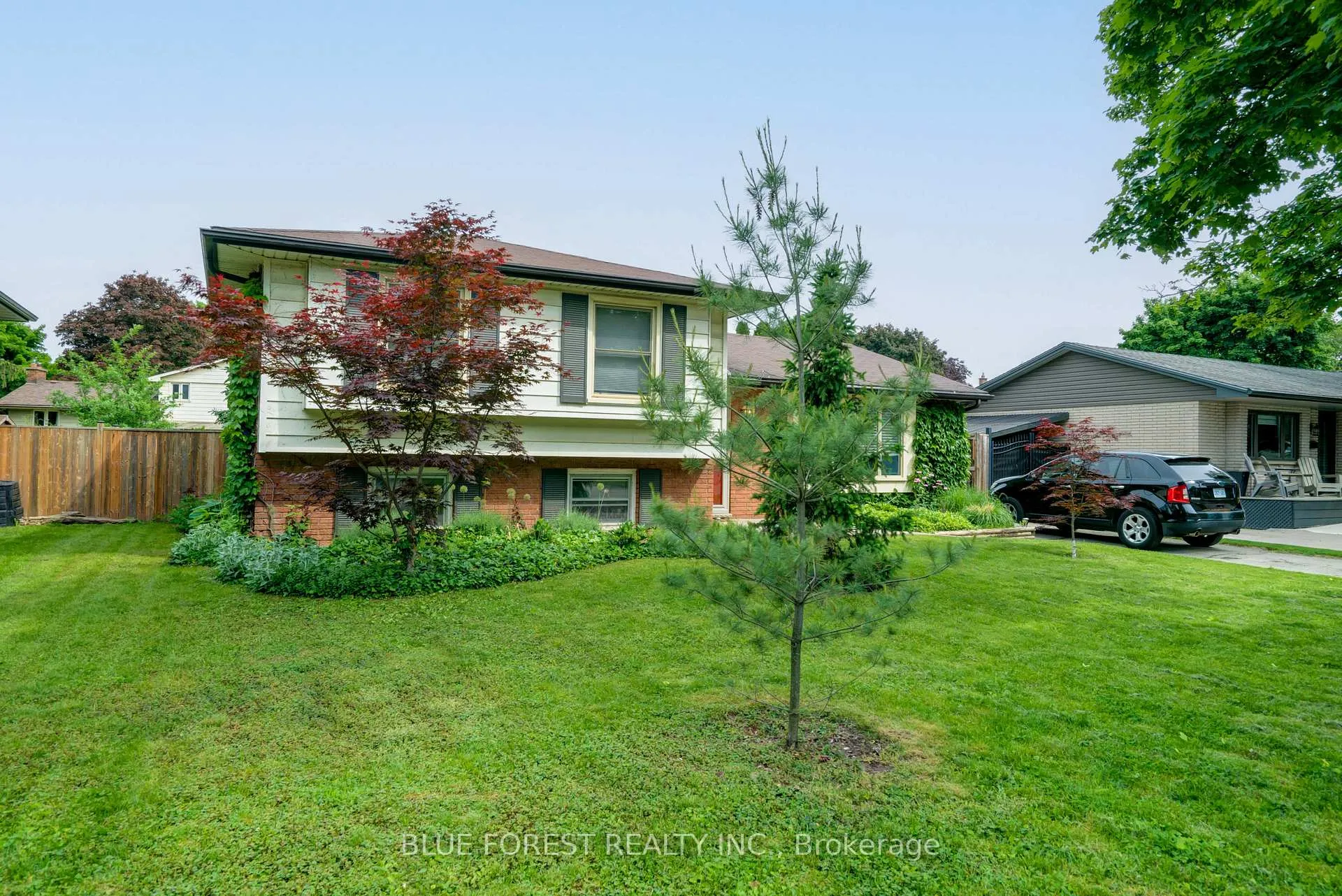 Photo 3 of 62 Glenburnie Crescent, London, North H — HOMEH