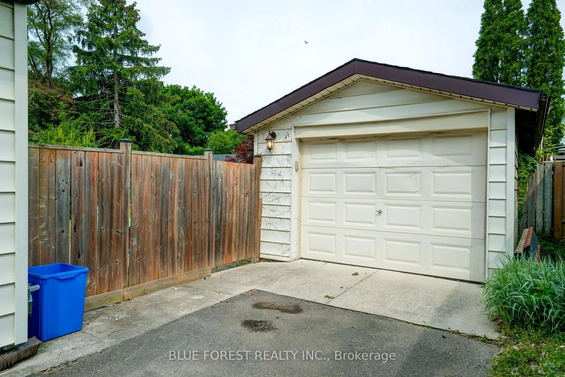 Photo 5 of 62 Glenburnie Crescent, London, North H — HOMEH