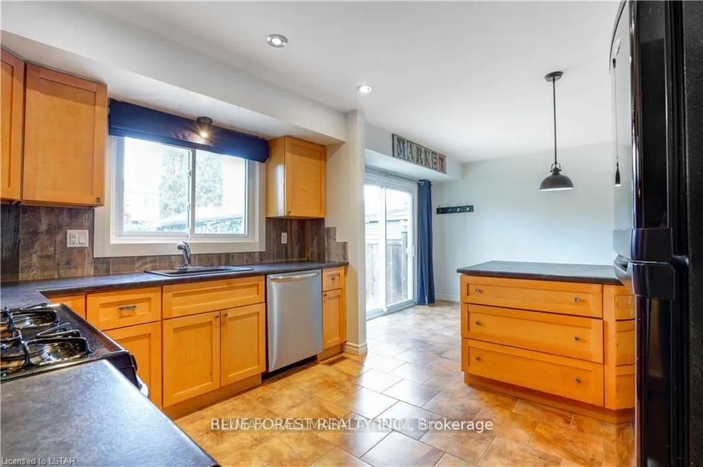 Photo 15 of 62 Glenburnie Crescent, London, North H — HOMEH