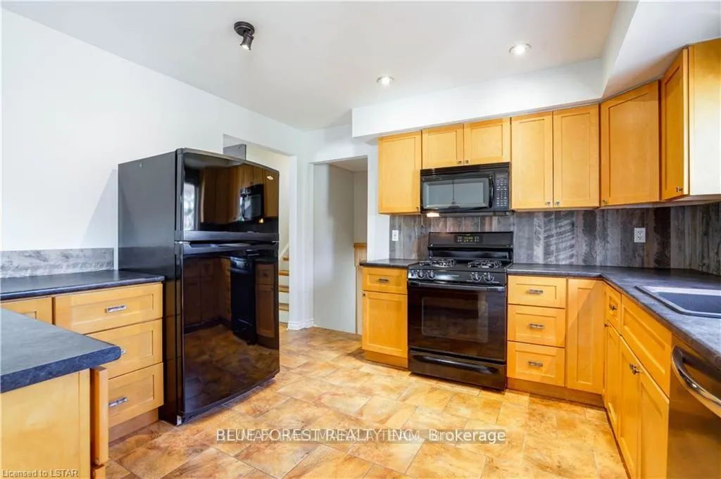Photo 17 of 62 Glenburnie Crescent, London, North H — HOMEH