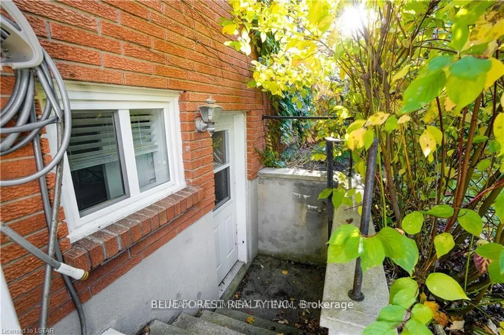 Photo 36 of 62 Glenburnie Crescent, London, North H — HOMEH