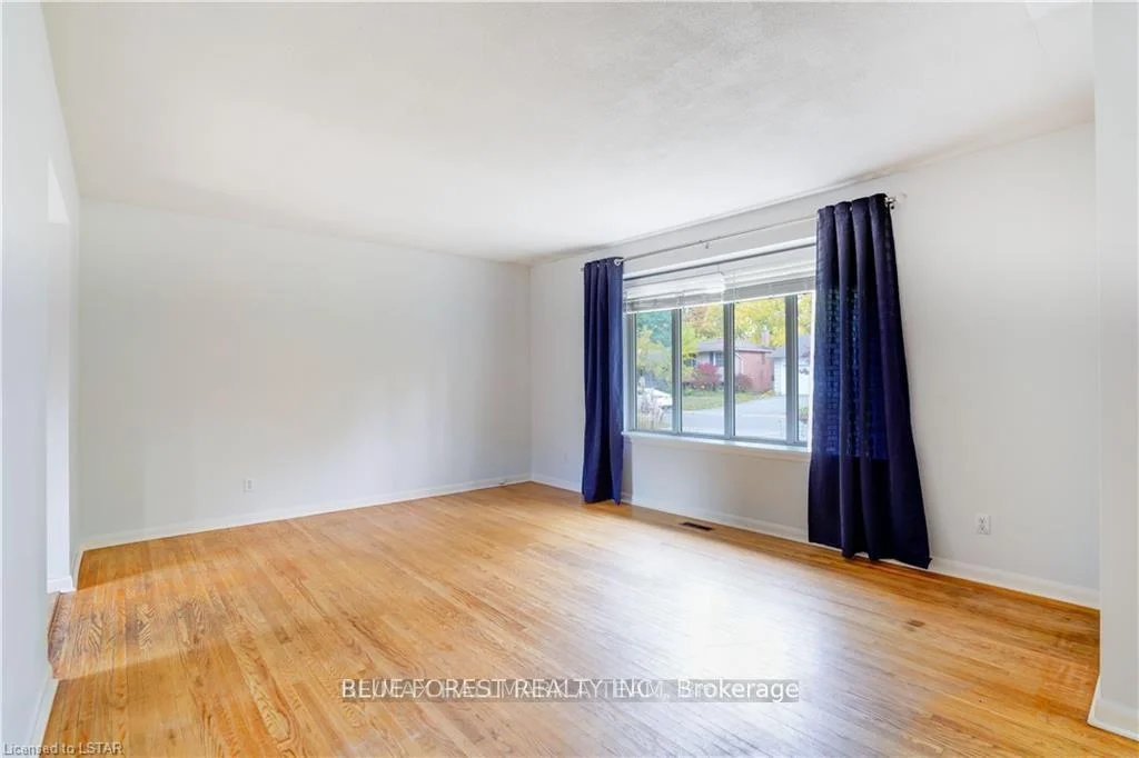 Photo 13 of 62 Glenburnie Crescent, London, North H — HOMEH