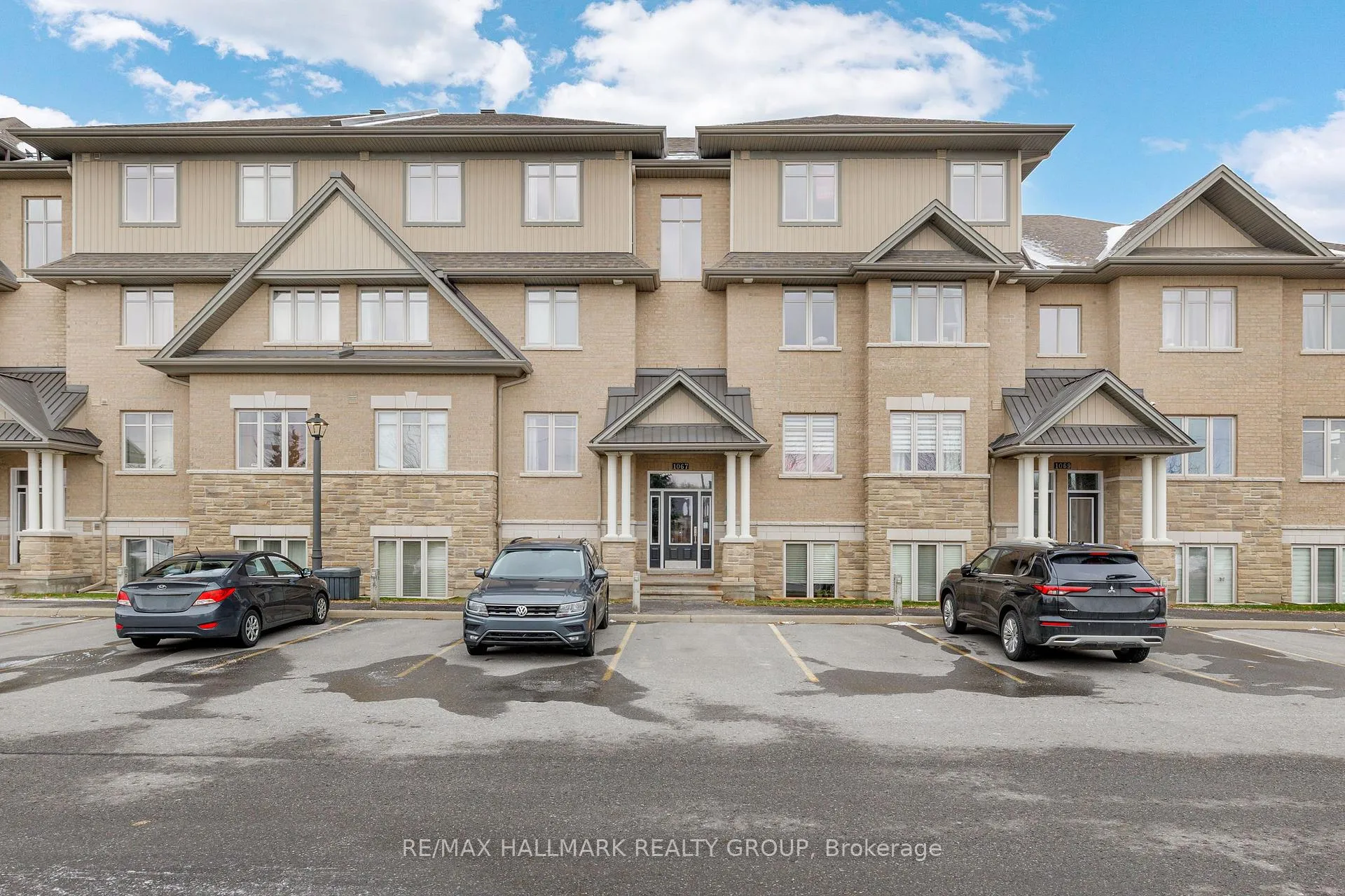 Photo 1 of Unit B, 1067 Beryl Private, Ottawa, Riverside South/Gloucester Glen — HOMEH