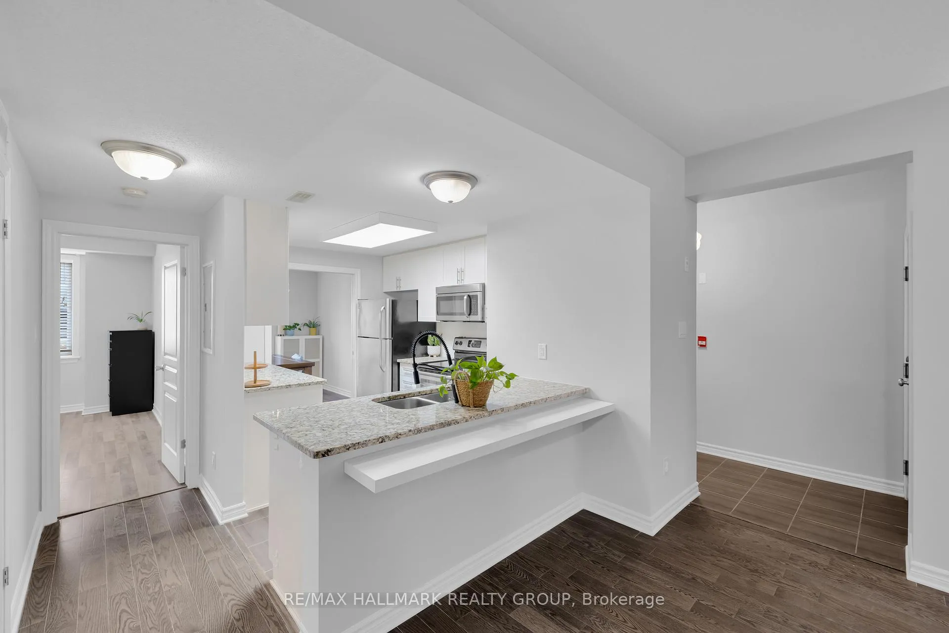 Photo 15 of Unit B, 1067 Beryl Private, Ottawa, Riverside South/Gloucester Glen — HOMEH