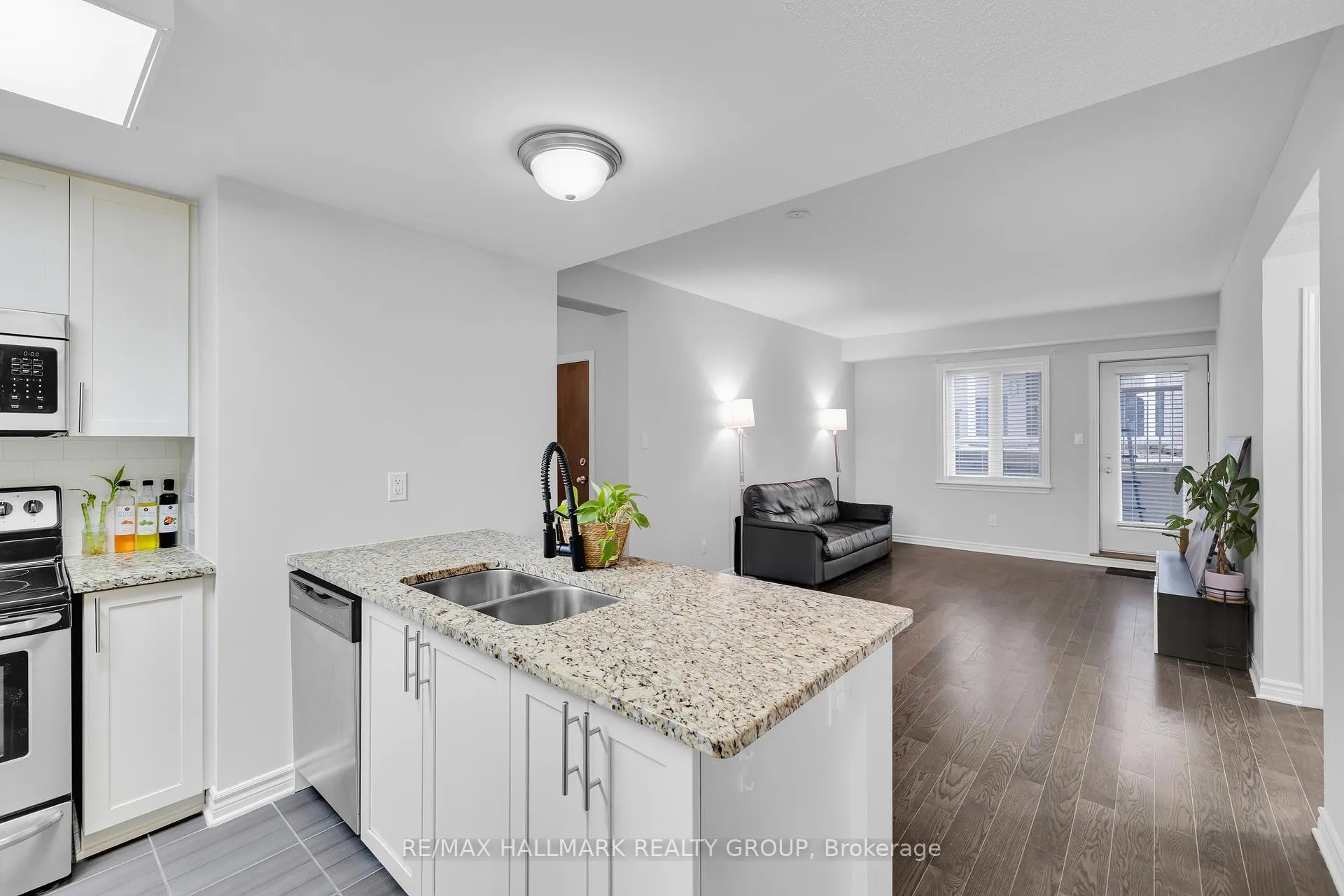 Photo 17 of Unit B, 1067 Beryl Private, Ottawa, Riverside South/Gloucester Glen — HOMEH