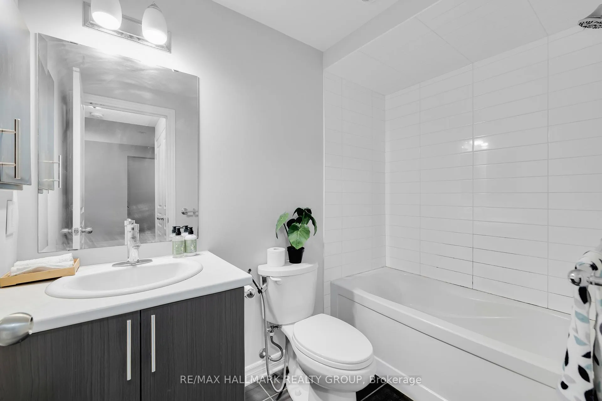 Photo 34 of Unit B, 1067 Beryl Private, Ottawa, Riverside South/Gloucester Glen — HOMEH
