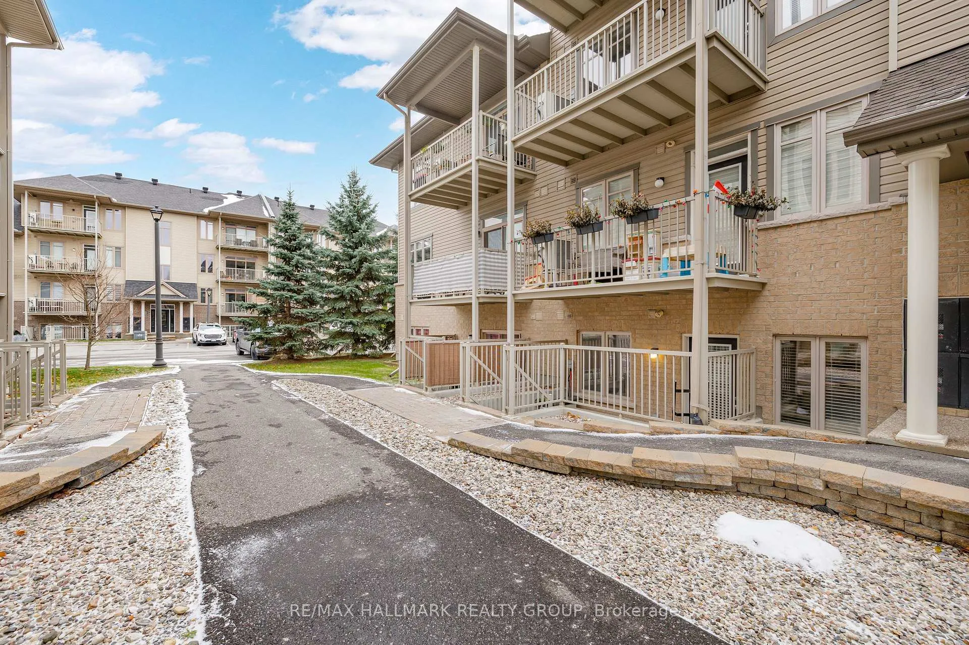Photo 39 of Unit B, 1067 Beryl Private, Ottawa, Riverside South/Gloucester Glen — HOMEH