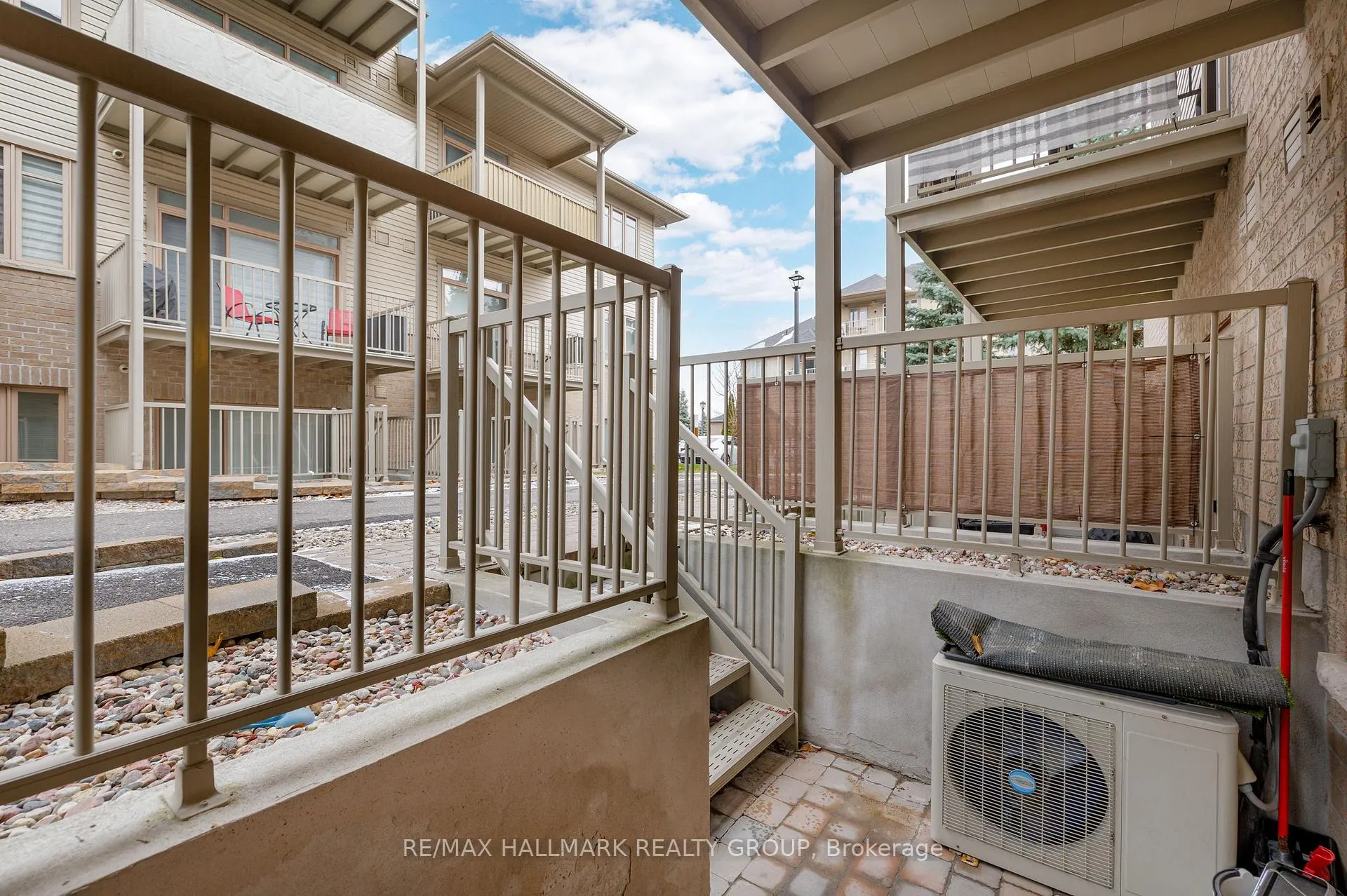 Photo 41 of Unit B, 1067 Beryl Private, Ottawa, Riverside South/Gloucester Glen — HOMEH