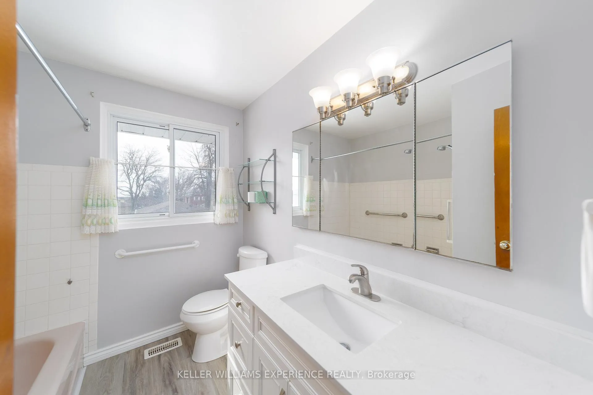 Photo 7 of 91 Cundles Road E, Barrie, Cundles East — HOMEH