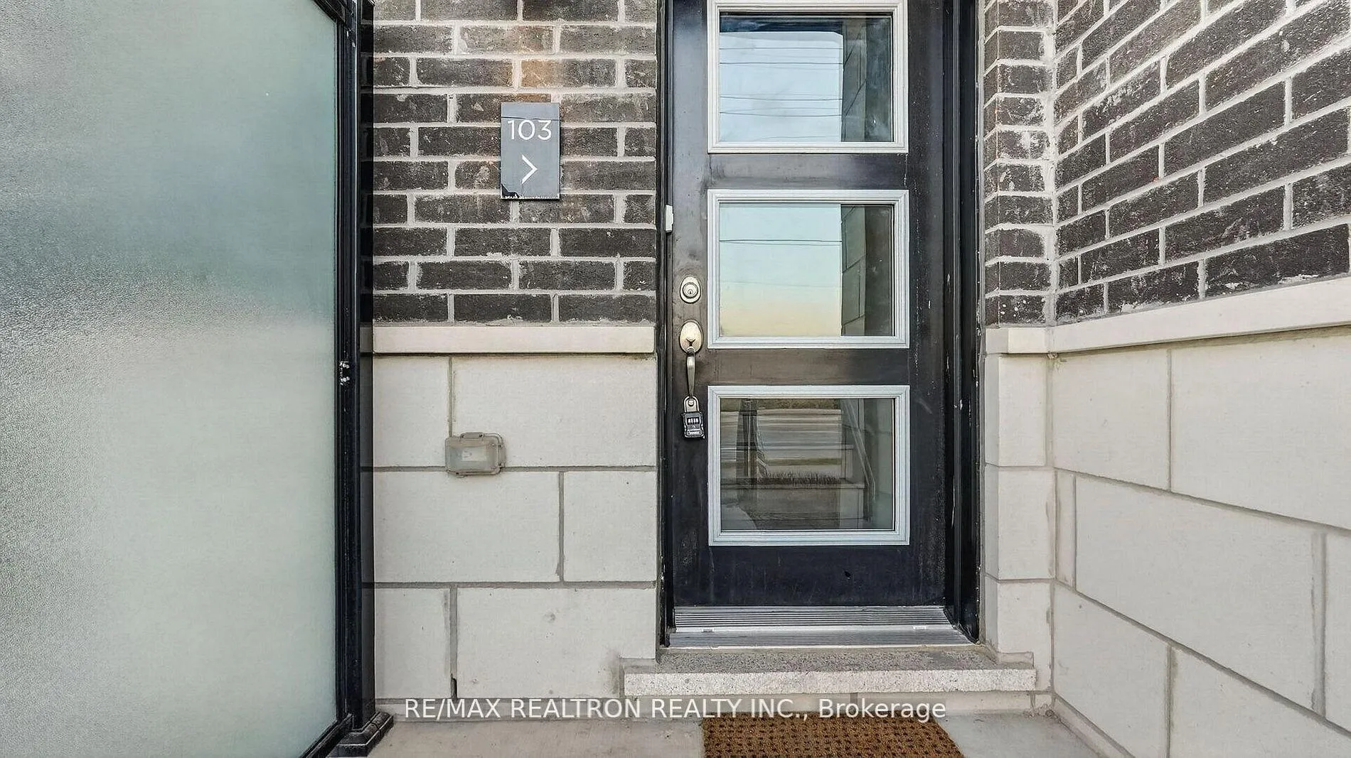 Photo 3 of Unit 103, 2550 Castlegate Crossing, Pickering, Duffin Heights — HOMEH