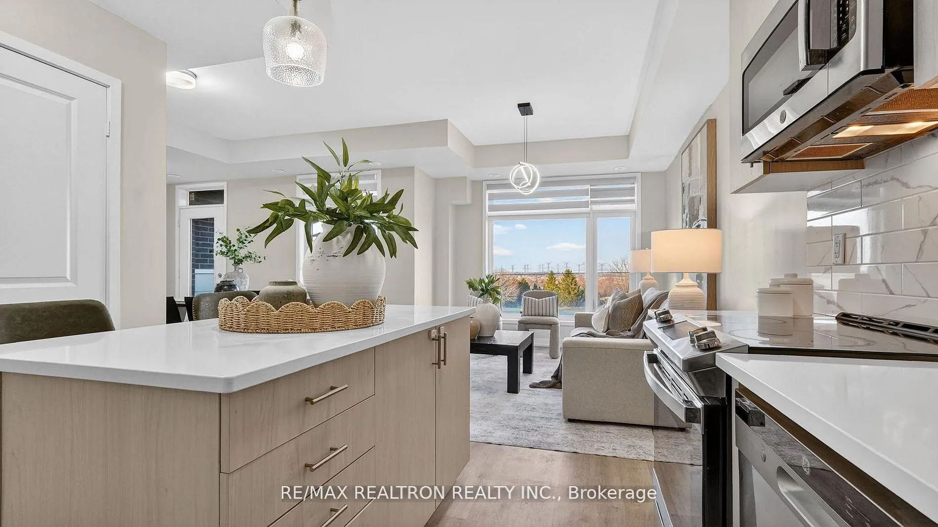 Photo 7 of Unit 103, 2550 Castlegate Crossing, Pickering, Duffin Heights — HOMEH