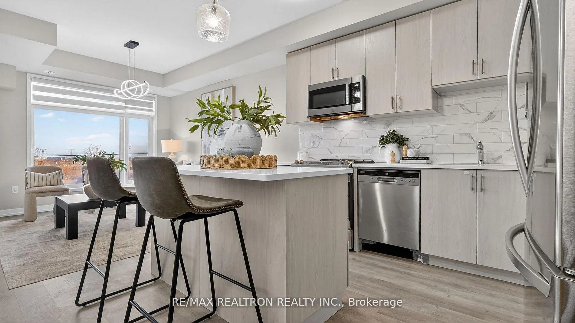 Photo 9 of Unit 103, 2550 Castlegate Crossing, Pickering, Duffin Heights — HOMEH