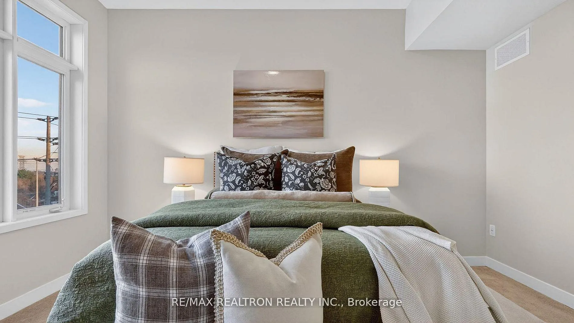 Photo 16 of Unit 103, 2550 Castlegate Crossing, Pickering, Duffin Heights — HOMEH