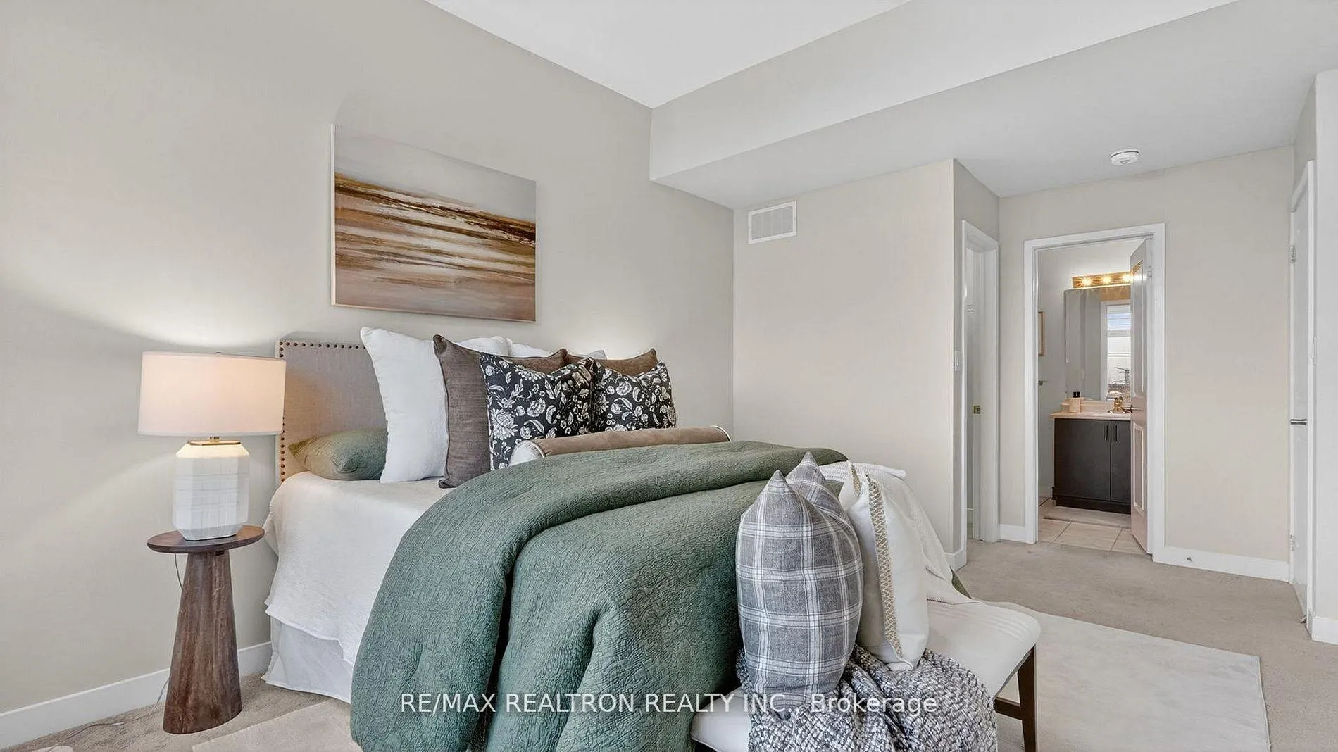 Photo 17 of Unit 103, 2550 Castlegate Crossing, Pickering, Duffin Heights — HOMEH