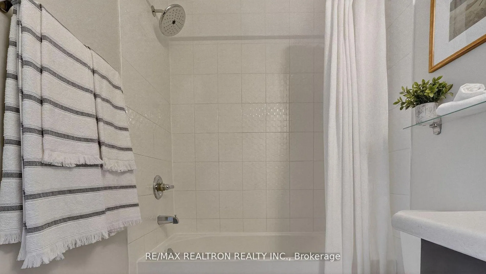 Photo 21 of Unit 103, 2550 Castlegate Crossing, Pickering, Duffin Heights — HOMEH