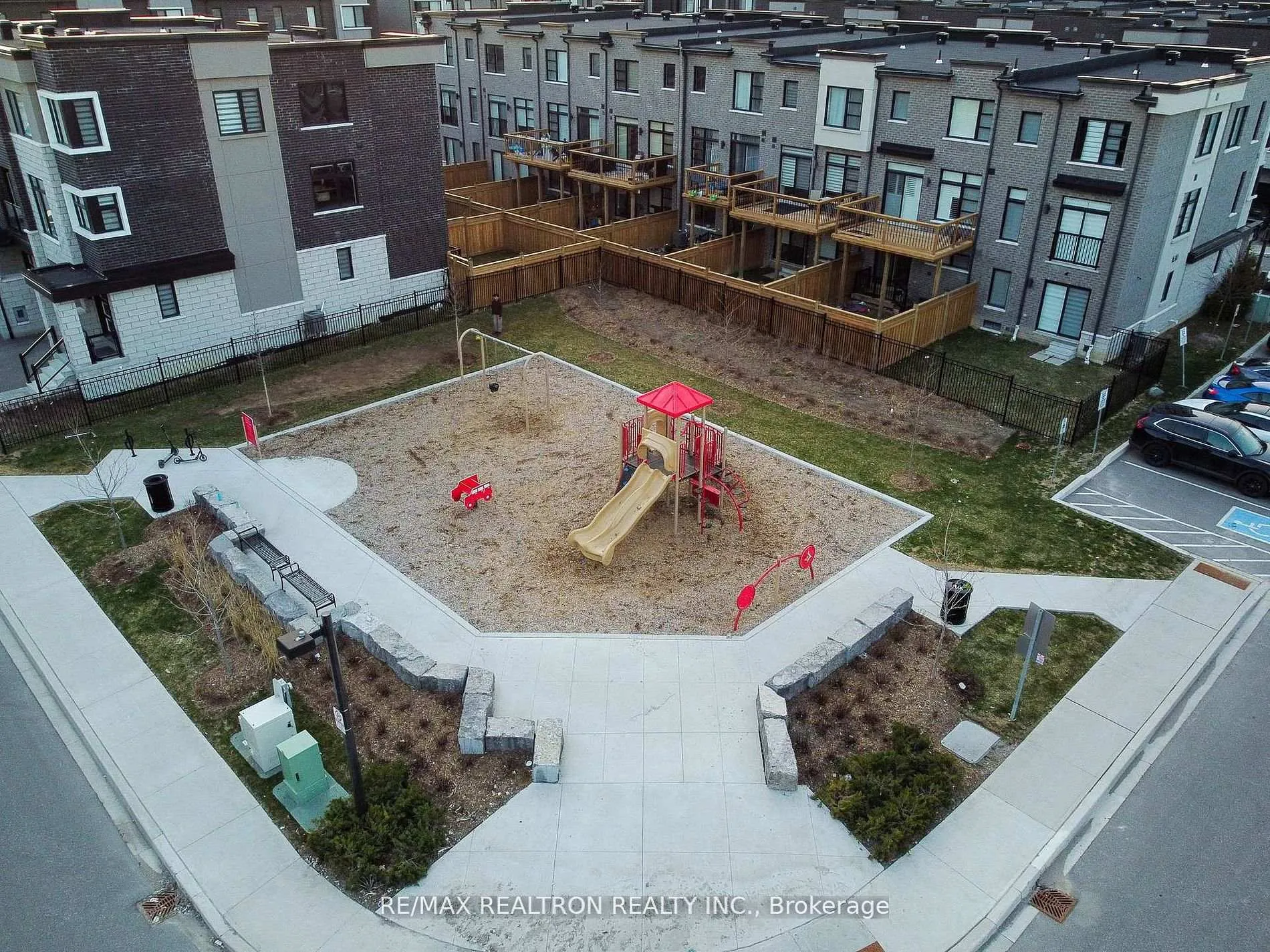 Photo 24 of Unit 103, 2550 Castlegate Crossing, Pickering, Duffin Heights — HOMEH