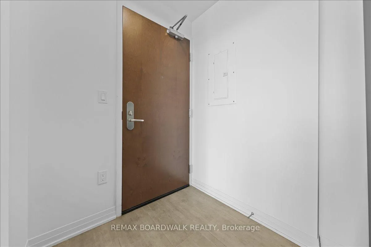 Front of Unit 3705, 805 Carling Avenue