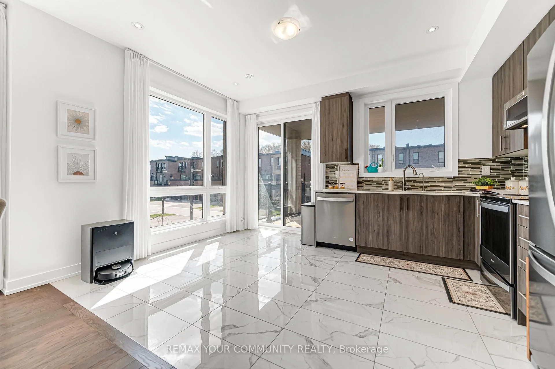 Photo 9 of 92 Stauffer Crescent, Markham, Cornell — HOMEH