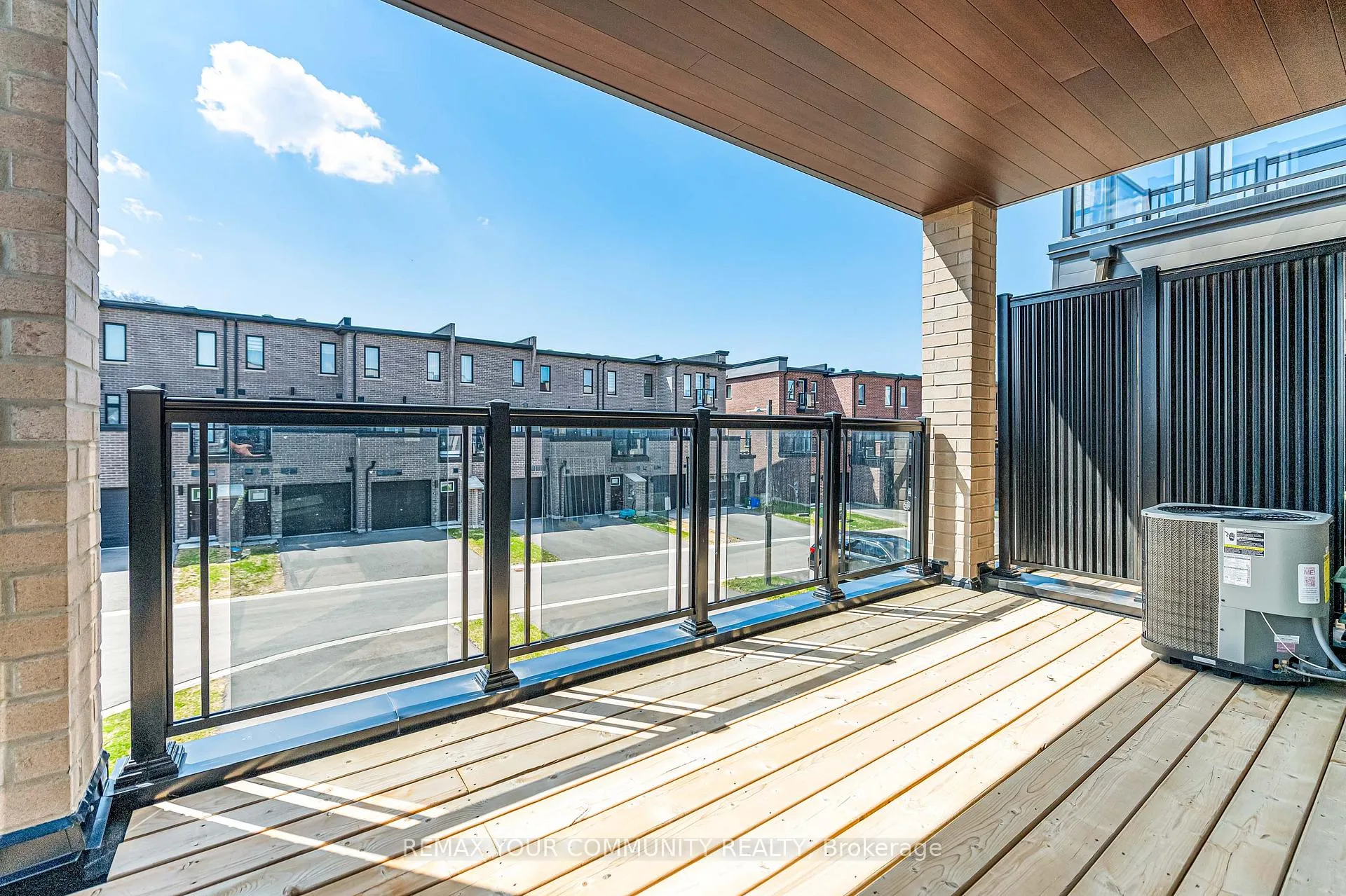 Photo 11 of 92 Stauffer Crescent, Markham, Cornell — HOMEH