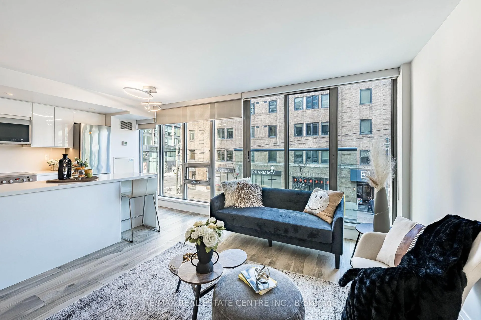 Photo 4 of Unit 216, 33 Lombard Street, Toronto, Church-Yonge Corridor — HOMEH