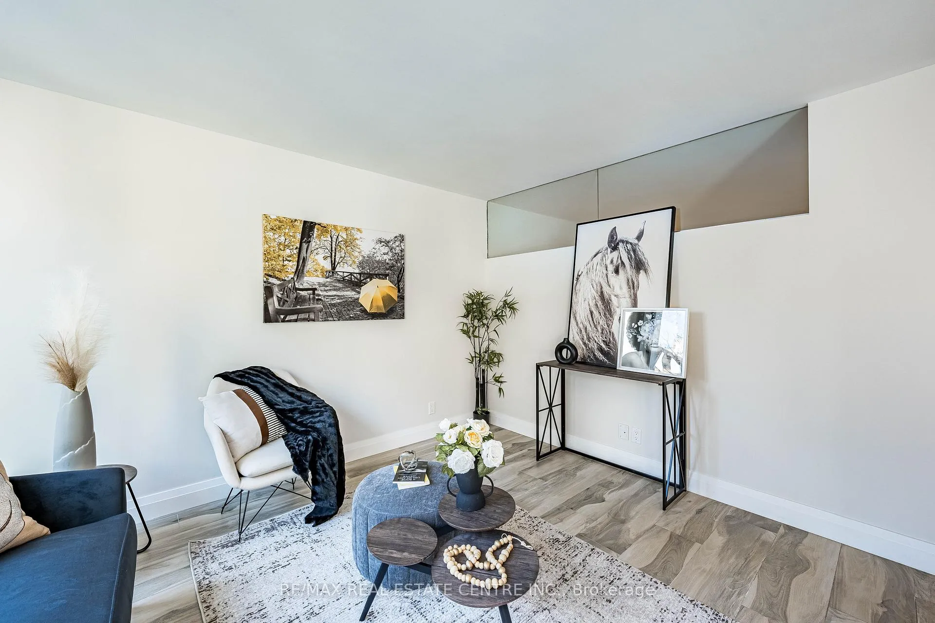 Photo 5 of Unit 216, 33 Lombard Street, Toronto, Church-Yonge Corridor — HOMEH