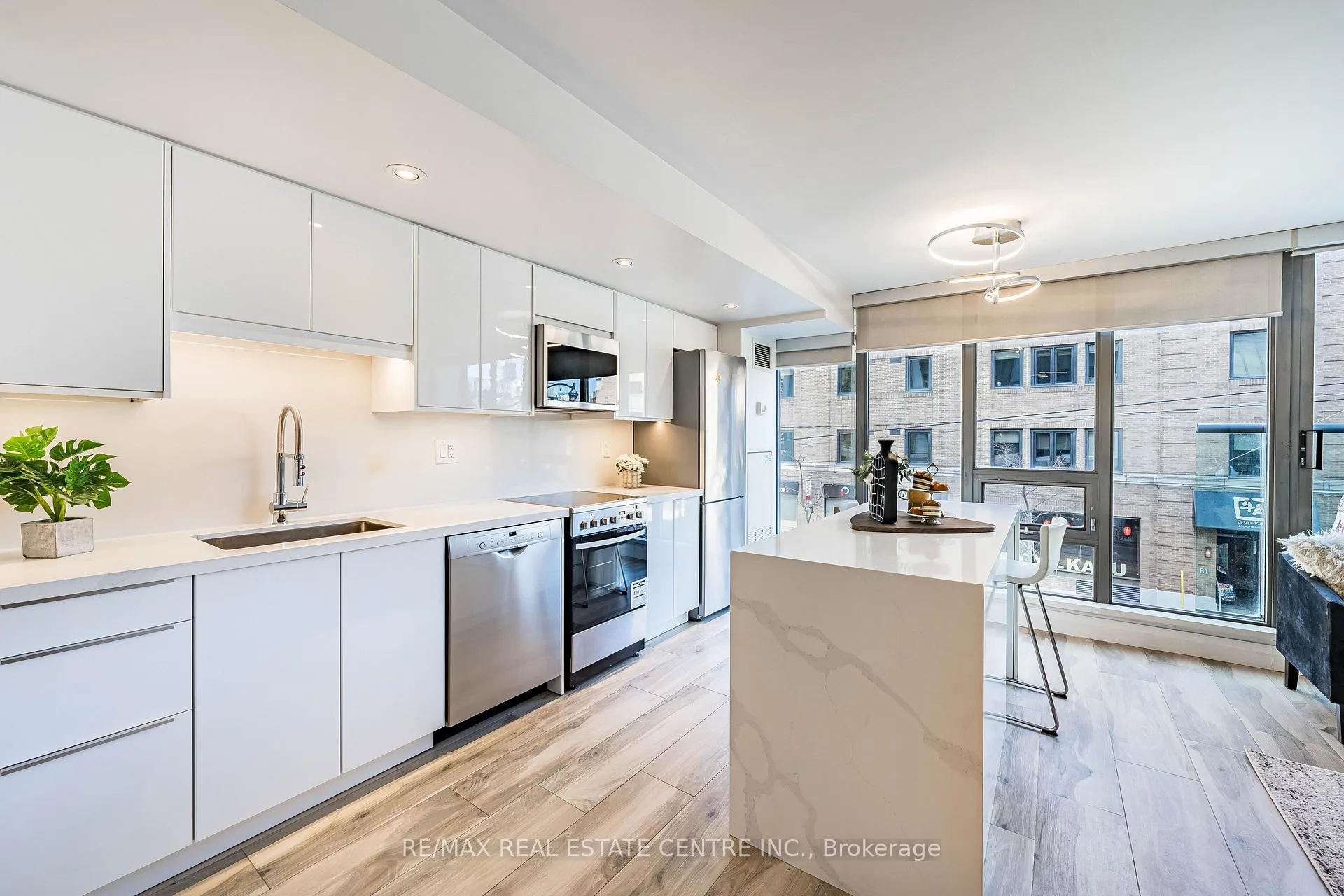 Photo 8 of Unit 216, 33 Lombard Street, Toronto, Church-Yonge Corridor — HOMEH