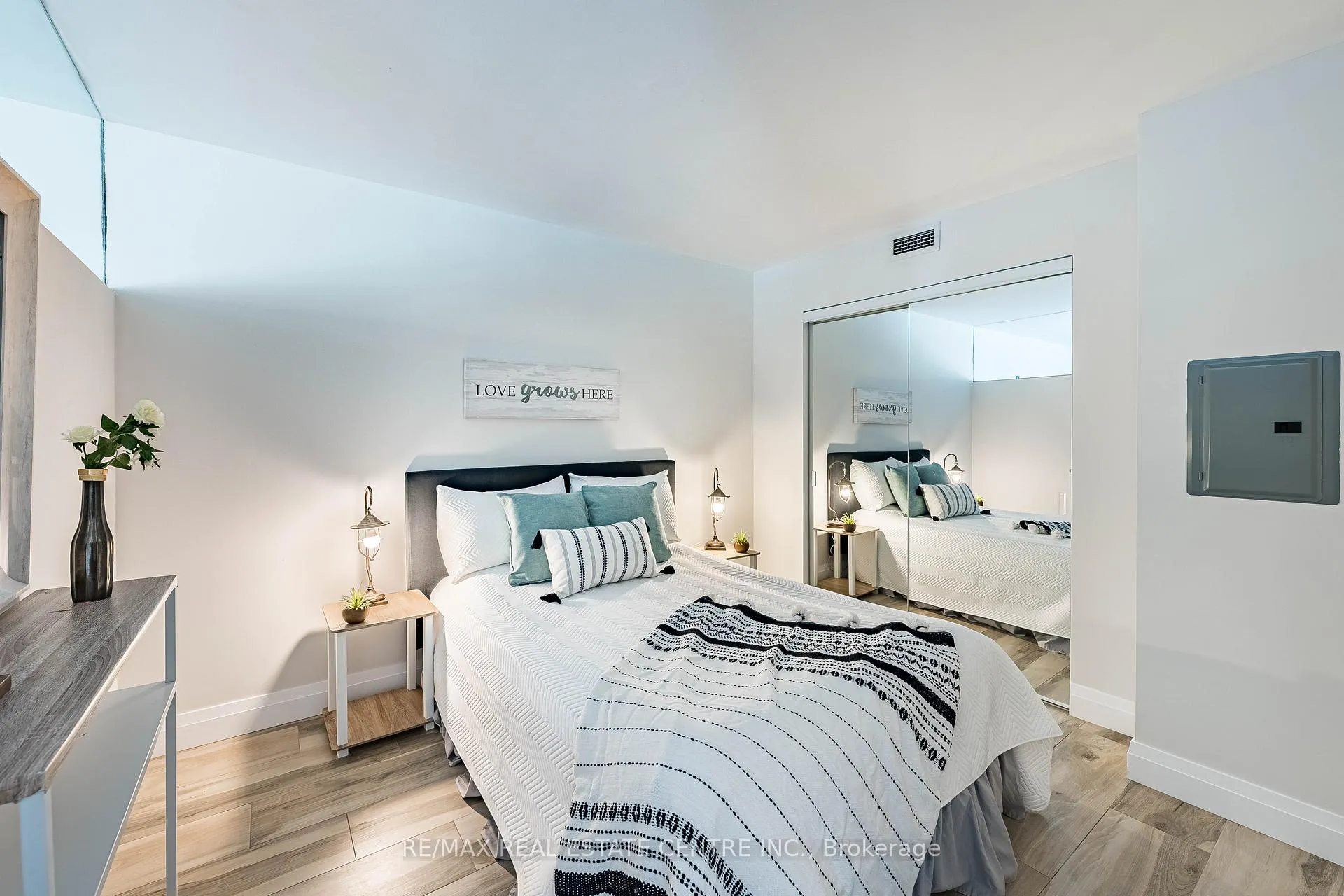 Photo 11 of Unit 216, 33 Lombard Street, Toronto, Church-Yonge Corridor — HOMEH
